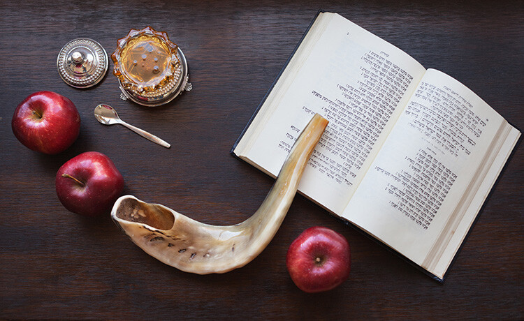 Apples, shofar, honey and Jewish praybook for a Time for Reflection